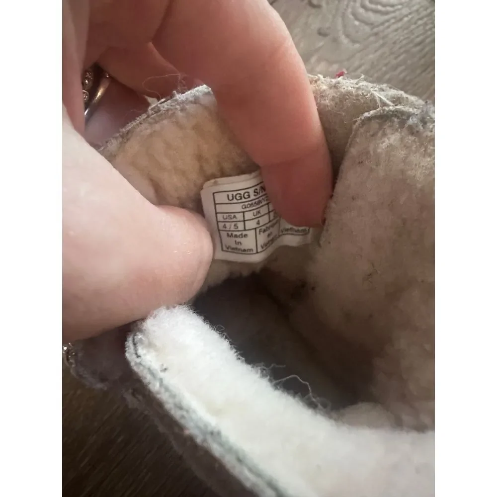 Uggs gold glitter baby boots warm fur lined‎ 4/5